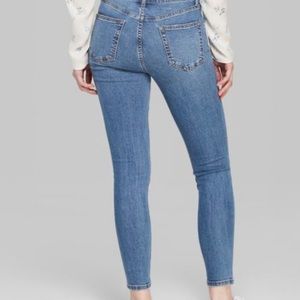 Women’s High Rise Distressed Skinny Jeans